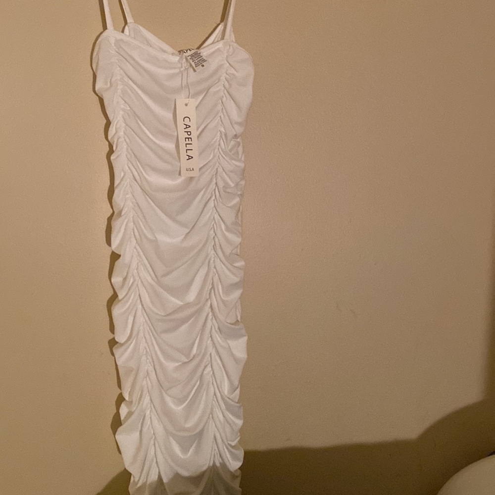 All white - Picture 4 of 4